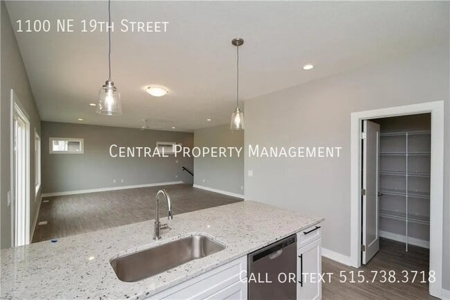 Building Photo - 1100 NE 19th St