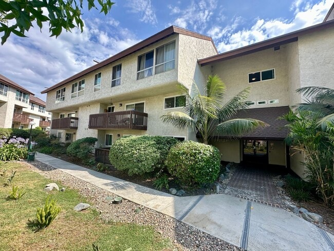Building Photo - 2 Bedroom Condo in Mission Valley!
