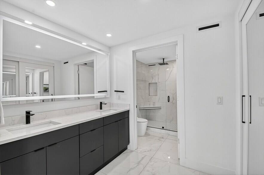 Building Photo - 301 Lake Shore Dr