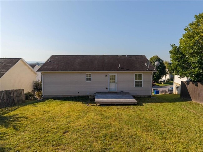 Building Photo - 170 Wistaria Dr