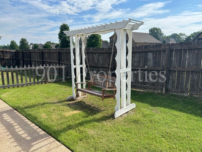 Building Photo - 14383 Buttercup Dr
