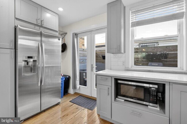 Building Photo - 741 Watkins St