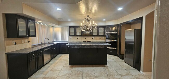 Building Photo - 7229 Ojai Dr
