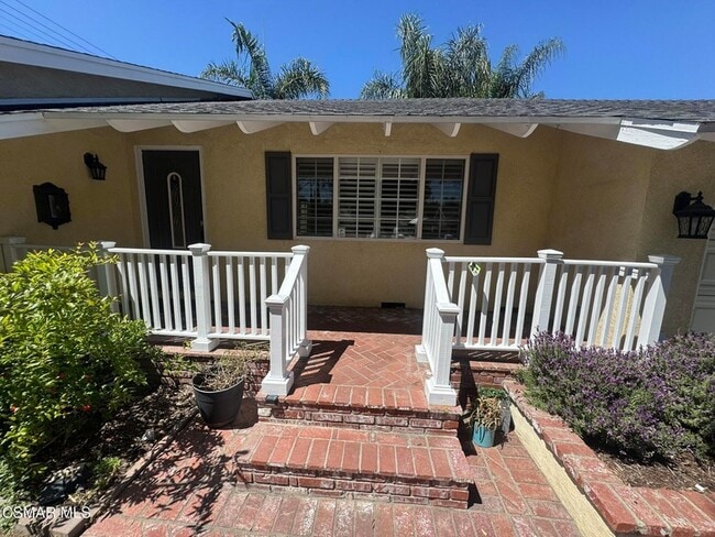 Building Photo - 22359 Lanark St