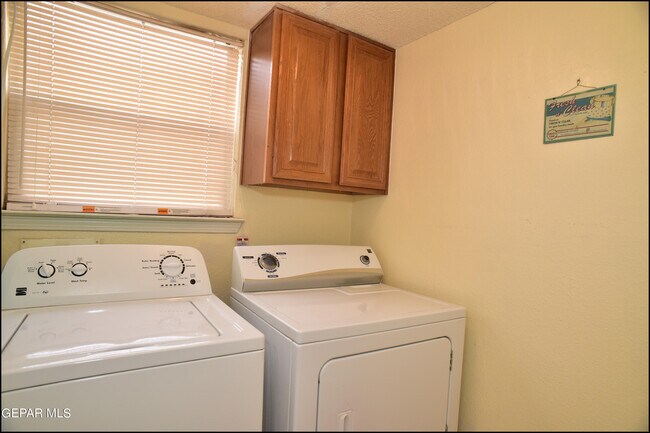 Building Photo - 1316 Black Ridge Dr