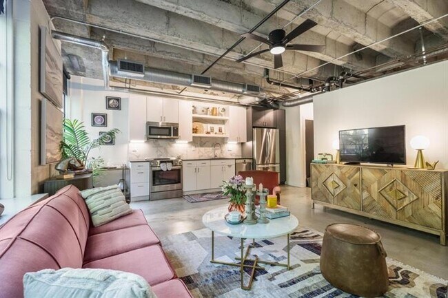 Building Photo - 1065 United Ave SE