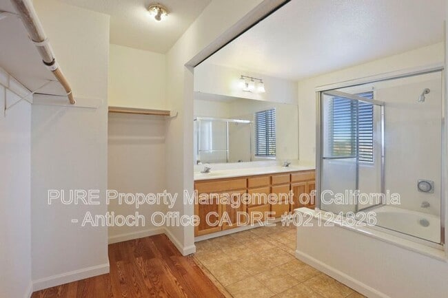 Building Photo - 2304 Yorkshire Ct