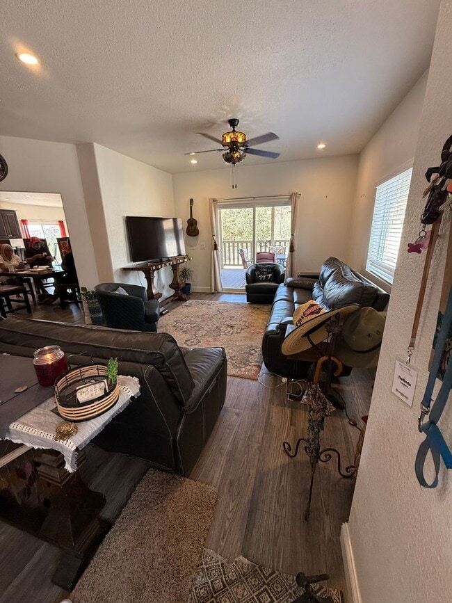 Building Photo - Unique opportunity!  3 BR 2.5 BA Farm-ranc...