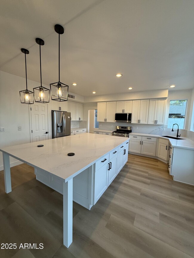 Building Photo - 5953 W Aurora Dr