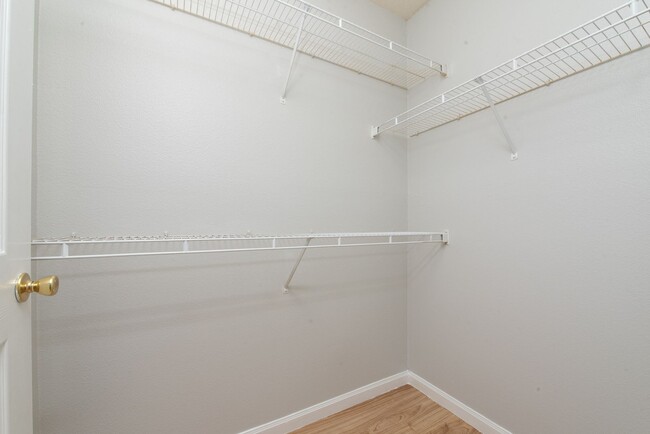 Building Photo - 2 Bedroom 2 bathroom  Condominium.