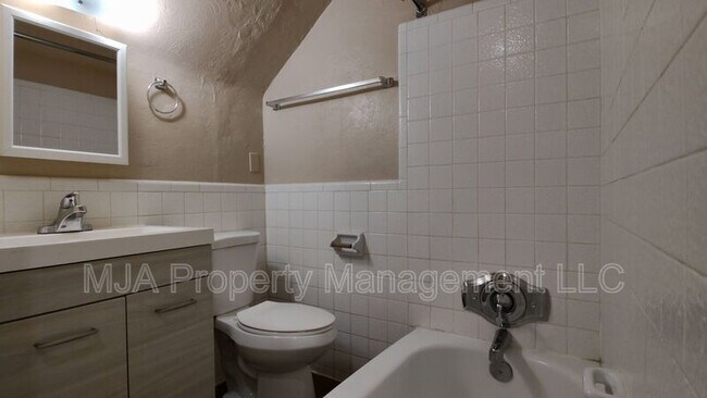 Building Photo - 2172 S 800 E