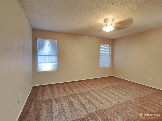 Building Photo - 9945 Sparrow Hawk Ln