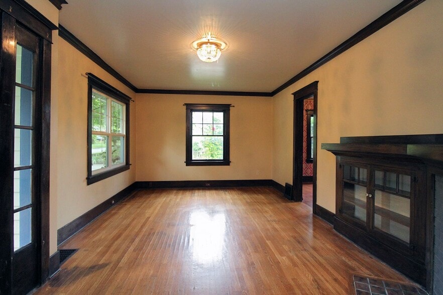 Building Photo - 141 NE Bryant St