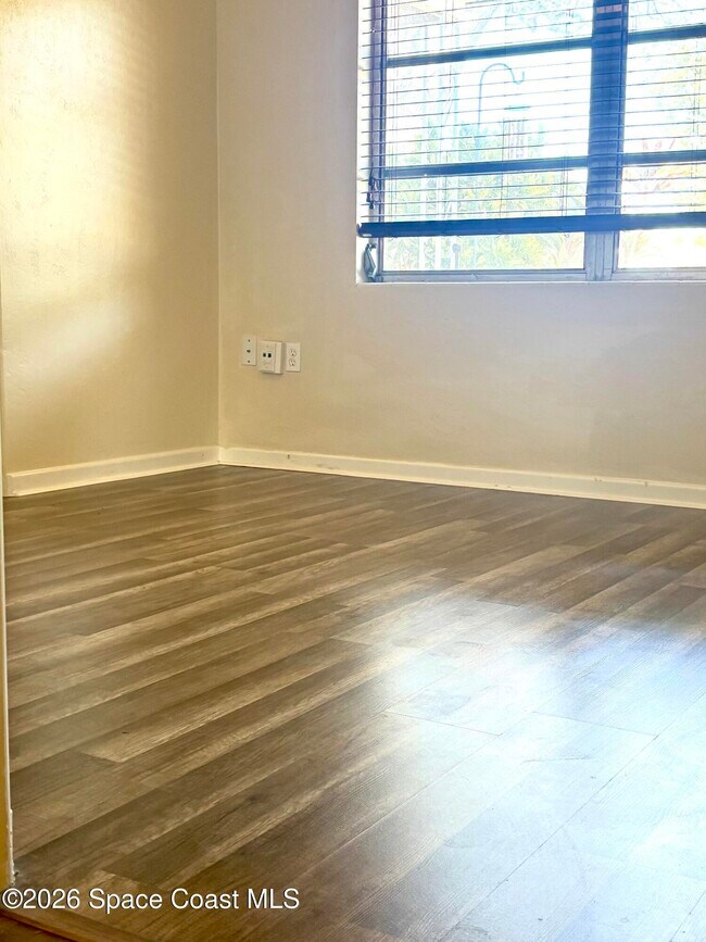 Building Photo - 19 Orange Ave