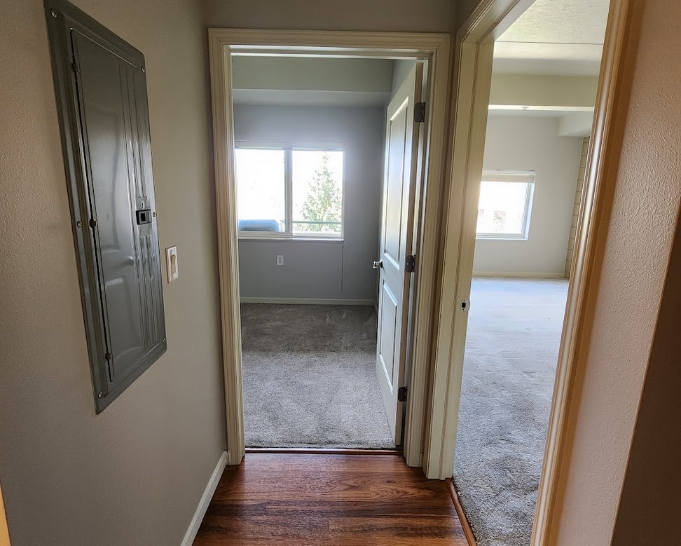 21 Hallway between Bedrooms - 400 N Richmond St
