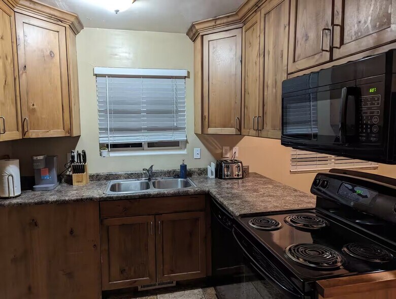 Building Photo - 567 Tiffany Town Dr