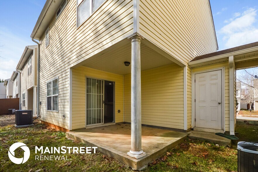 Building Photo - 325 Coral Cir