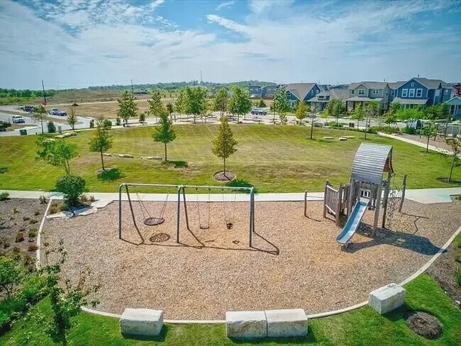 Building Photo - 5804 Rotunda View