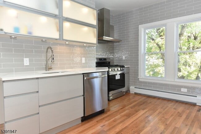 Building Photo - 454 Park Ave