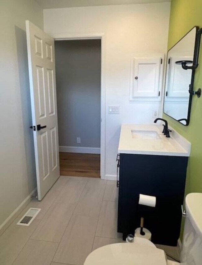 Building Photo - Beautiful Remodeled Home in highly desirable Laguna Lake Neighborhood