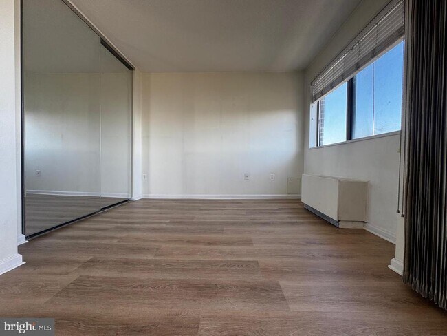 Building Photo - 2059 Huntington Ave