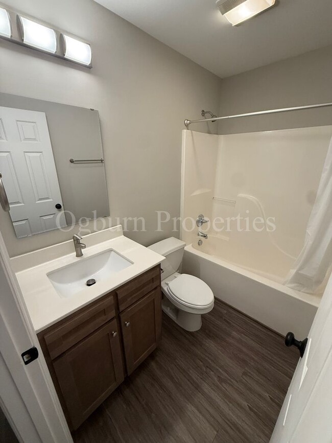 Building Photo - 1679 Thompson Dr
