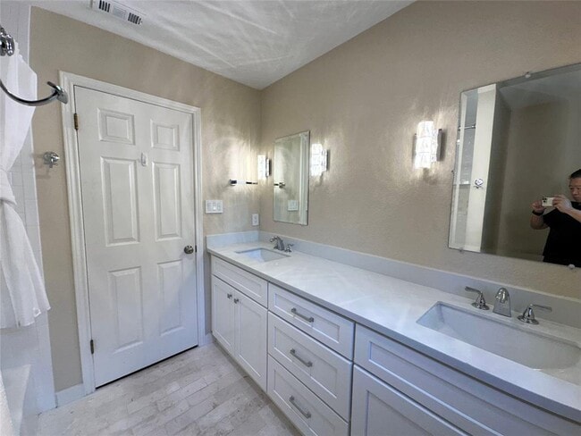 Building Photo - 2403 Braemar Cove
