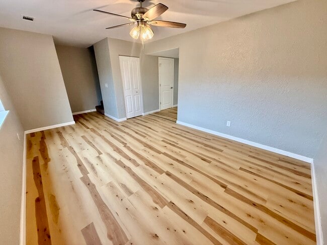 Building Photo - 204 W Wesley Dr