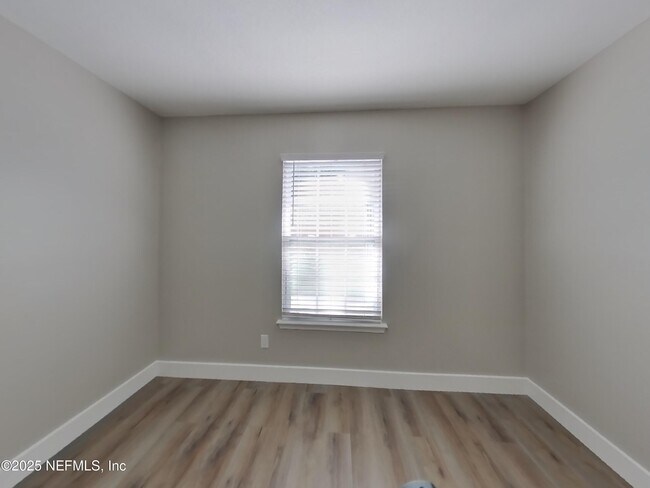 Building Photo - 84092 St James Ct