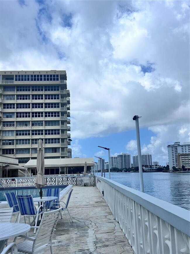 Building Photo - 1801 S Ocean Dr