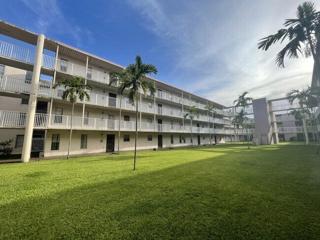 Building Photo - 2800 NW 56th Ave