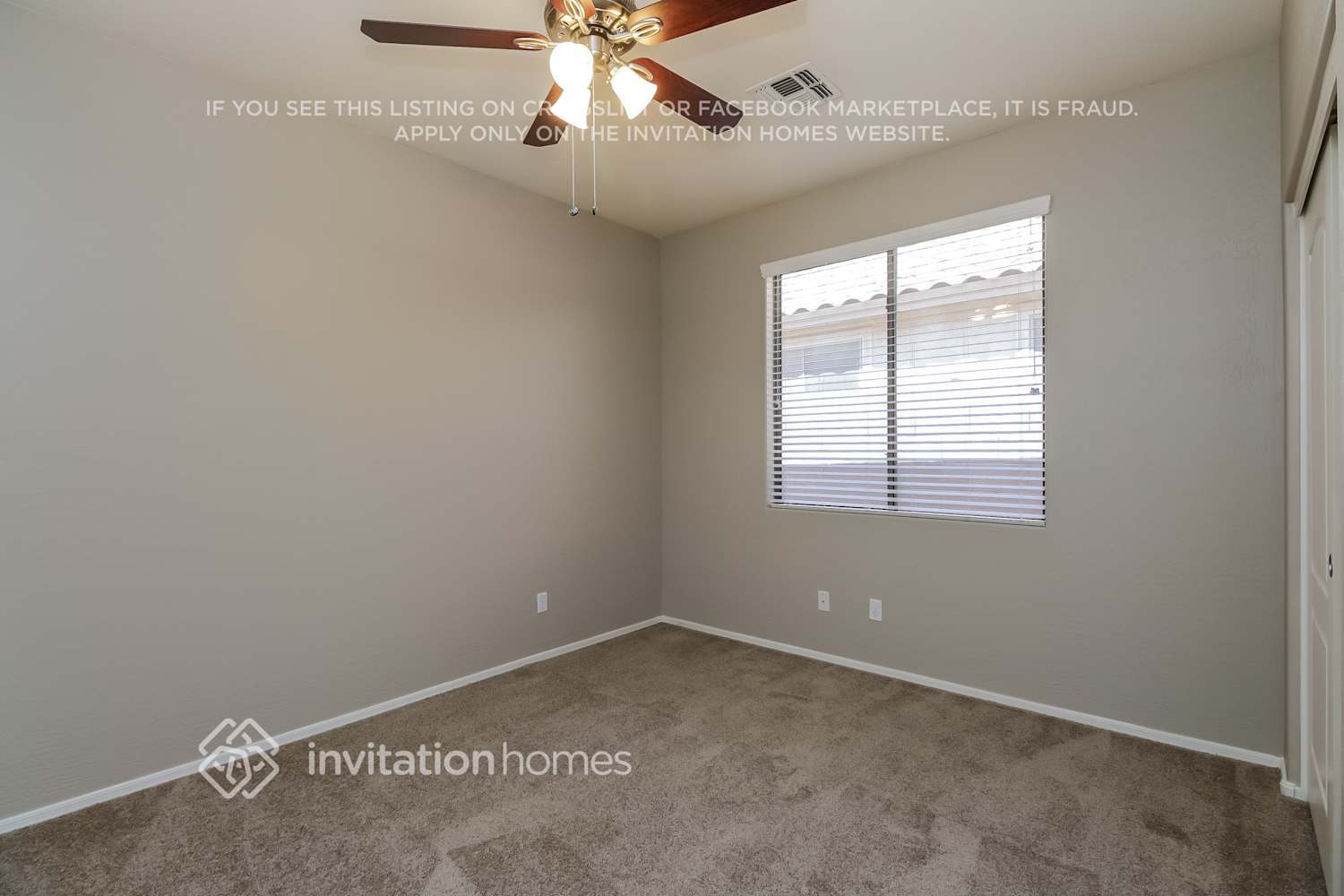 Building Photo - 155 E Canary Ct