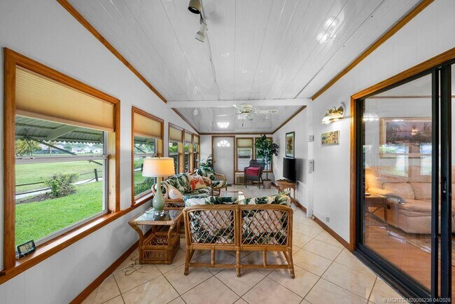 Building Photo - 7894 SE Saratoga Dr