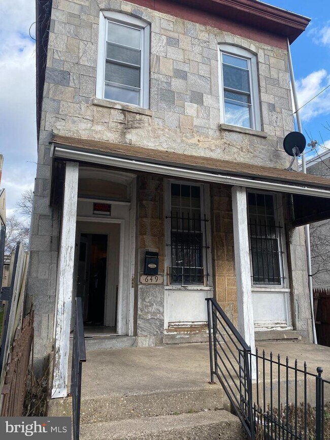 Building Photo - 649 N 40th St