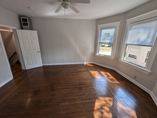Building Photo - Spacious! 4-Bed and 2-Full Bath Unit with Bonus Room, Garage, Large Backyard