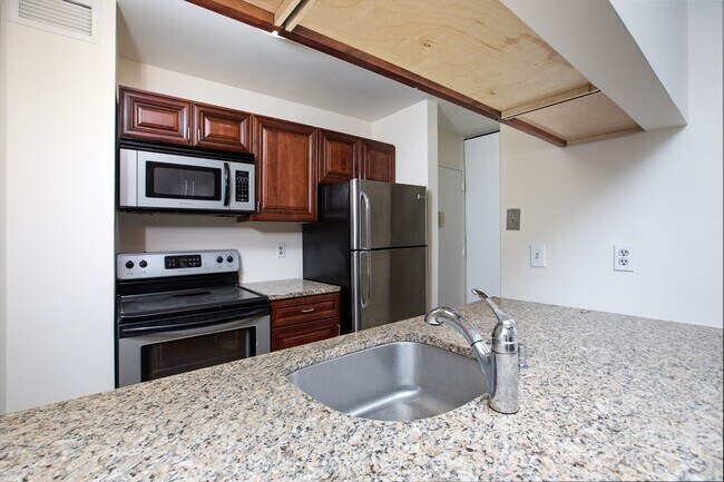 Building Photo - 25 Rockledge Ave