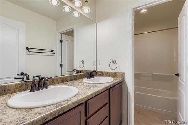 Building Photo - 5475 Harbor Town Dr