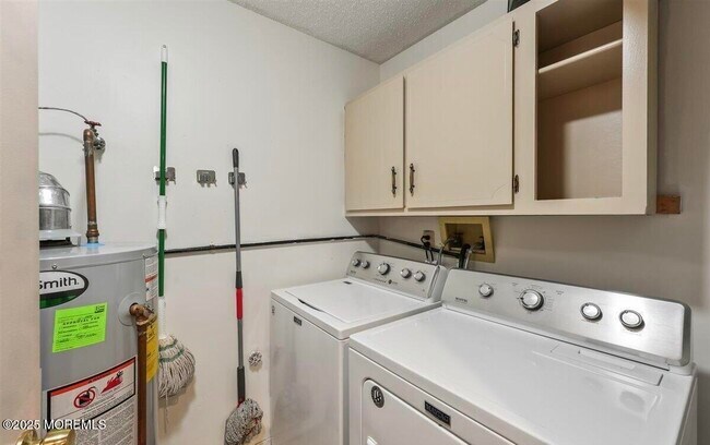 Building Photo - 19 Augusta Ct