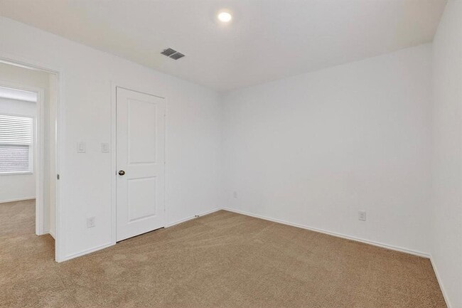 Building Photo - 178 Sormonne Lp