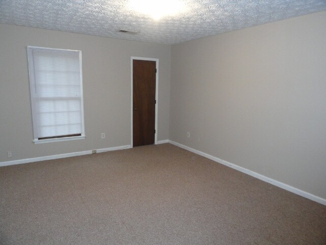 Building Photo - 2870 Lakemont Dr SW