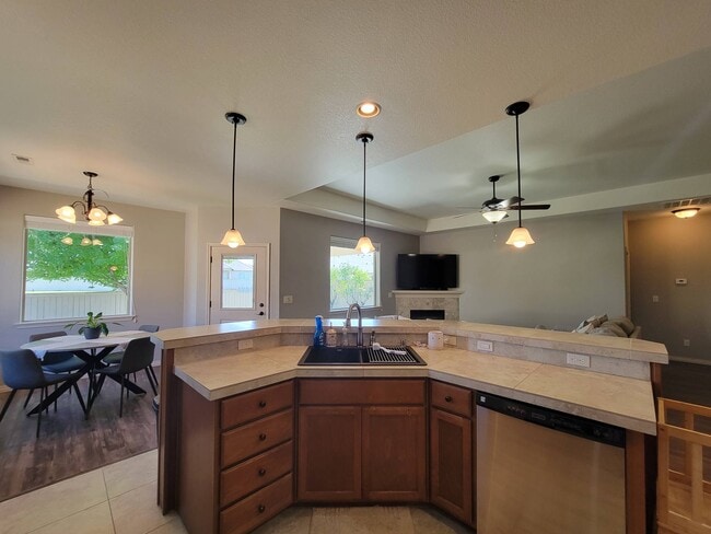Building Photo - 2460 Bramasole Dr Way