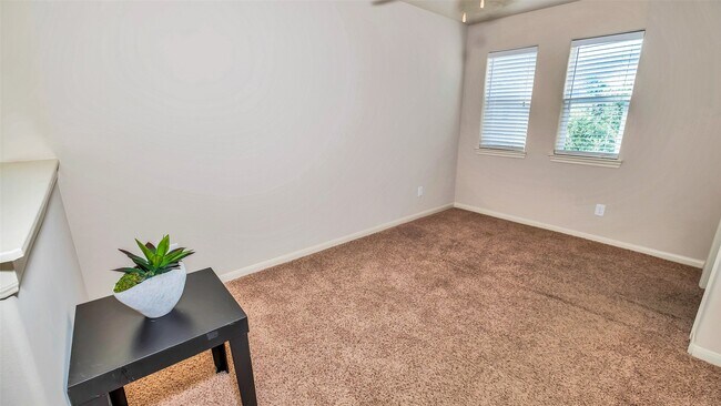 Building Photo - 1724 Don Alejandro