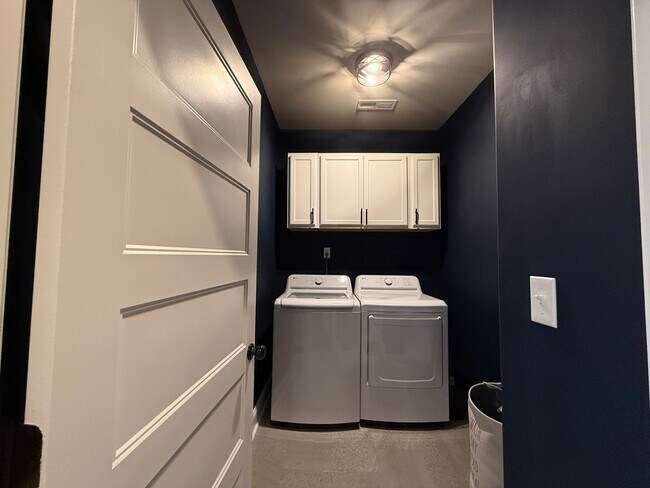 Building Photo - 2604 Etna Dr