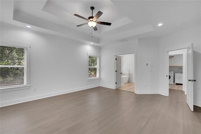 Building Photo - 6181 Shoreland Cir
