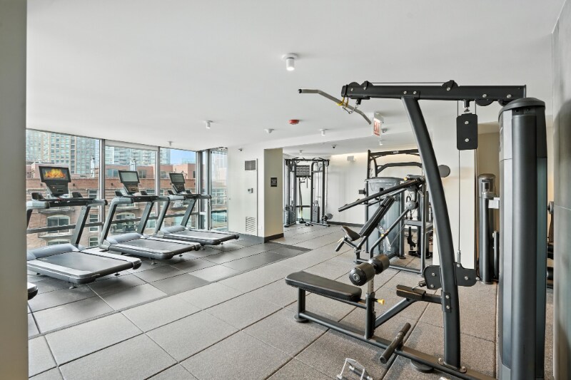 Building Photo - 548 N Kingsbury St