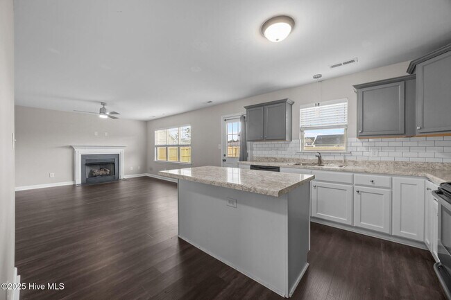 Building Photo - 100 Shallow Ct
