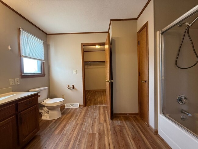 Building Photo - 5 Bedroom, 2 Bathroom Home in Greene County, TN