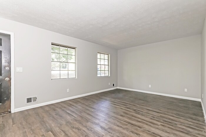 Building Photo - 203 Lucan Way