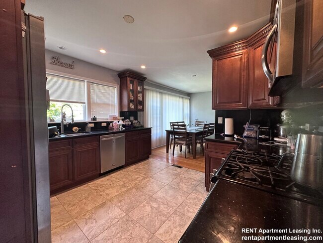 Building Photo - 9944 Karlov Ave