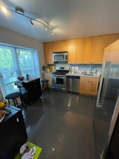 Building Photo - 8018 Revenna Ln